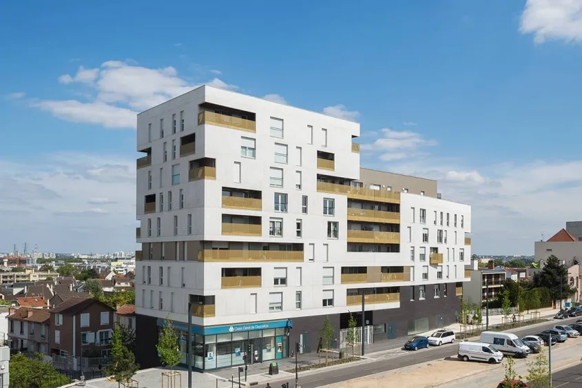L’immeuble est implanté à l’alignement d’un futur boulevard urbain.
