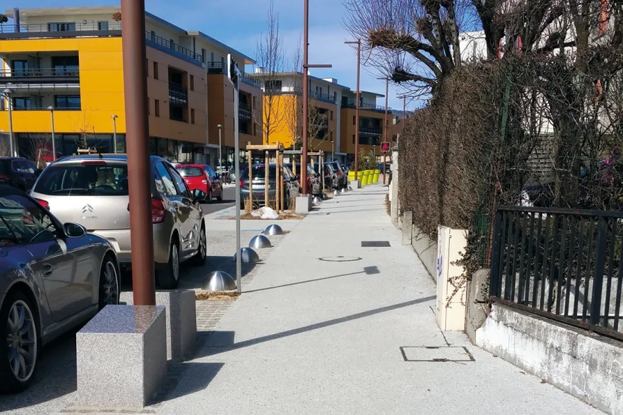 Les travaux se sont concentrés sur une zone de 400 m de long située sur la rue commerciale  du bourg.