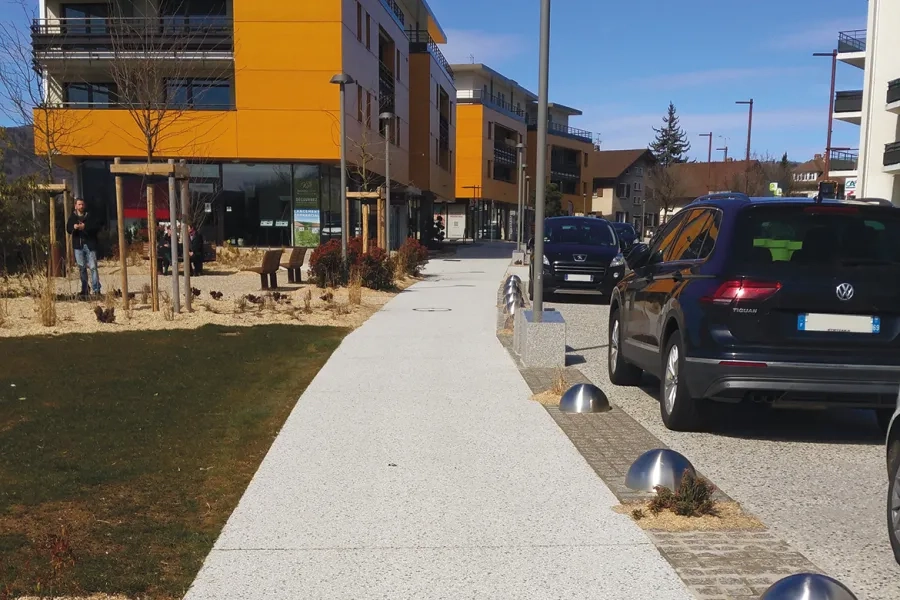 Les travaux se sont concentrés sur une zone de 400 m de long située sur la rue commerciale  du bourg.