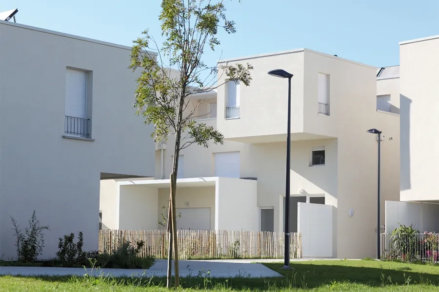 L’écriture architecturale contemporaine sort le « lotissement » de son carcan régionaliste. L’écriture architecturale contemporaine sort le « lotissement » de son carcan régionaliste.