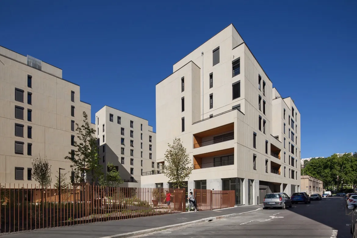 Dense et poreux, l’îlot est composé d’immeubles alignés sur rue. dense et poreux, l’îlot est composé d’immeubles alignés sur rue.