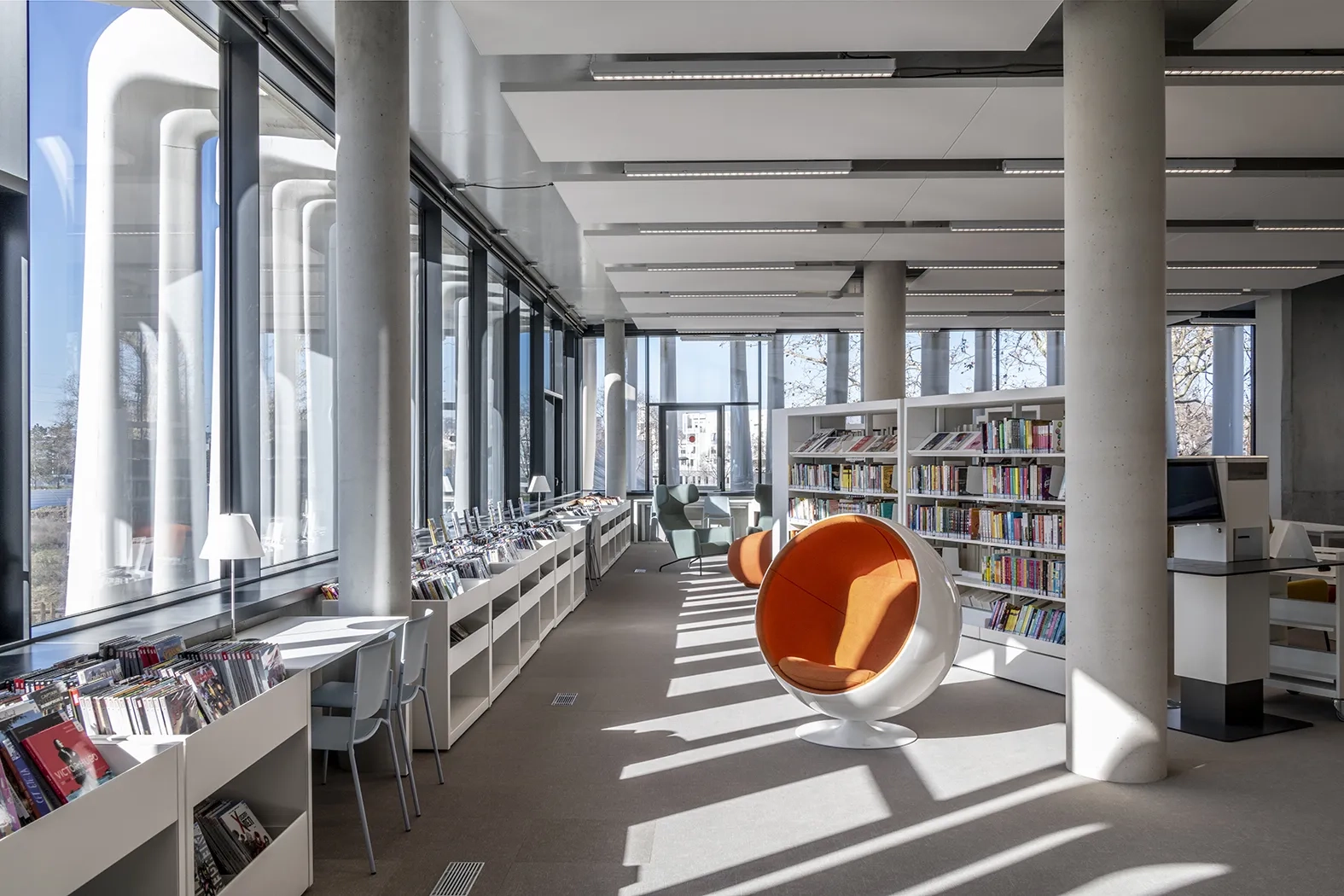 Les espaces de consultation et d’animation sont fluides, lumineux et confortables, propices au calme et à la concentration.