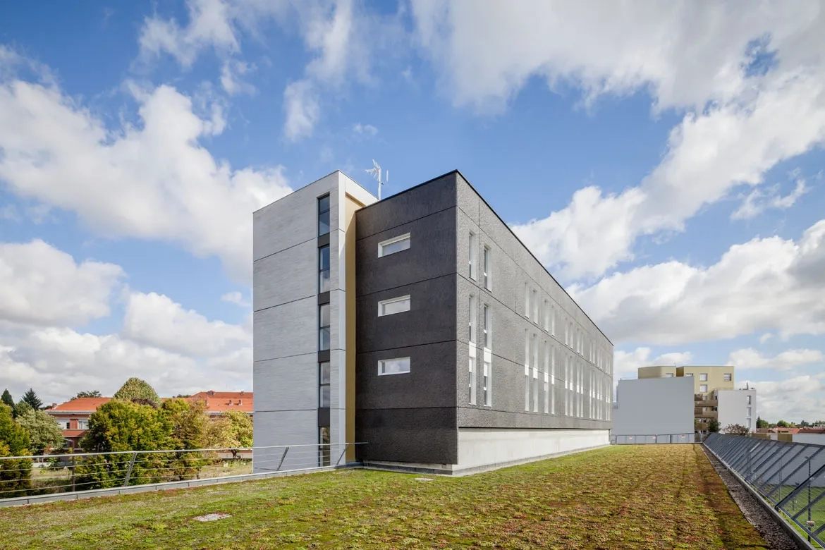 Vue sur la façade sud de la résidence pour jeunes actifs de l’architecte stéphanie Leclair. vue sur la façade sud de la résidence pour jeunes actifs de l’architecte stéphanie Leclair.