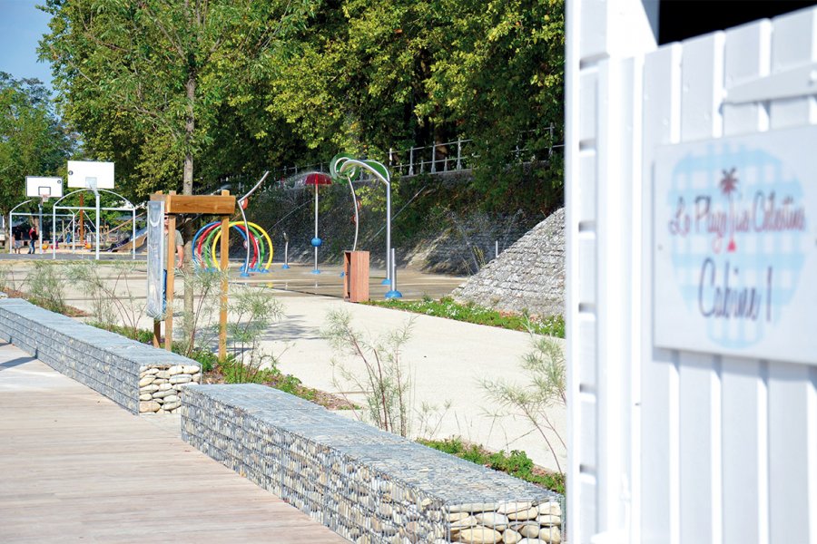 Réaménagées, les berges de la rive droite - notamment la plage des célestins - sont devenues un « secteur d’animations permanentes » avec des activités de loisirs et des jeux d’eau.