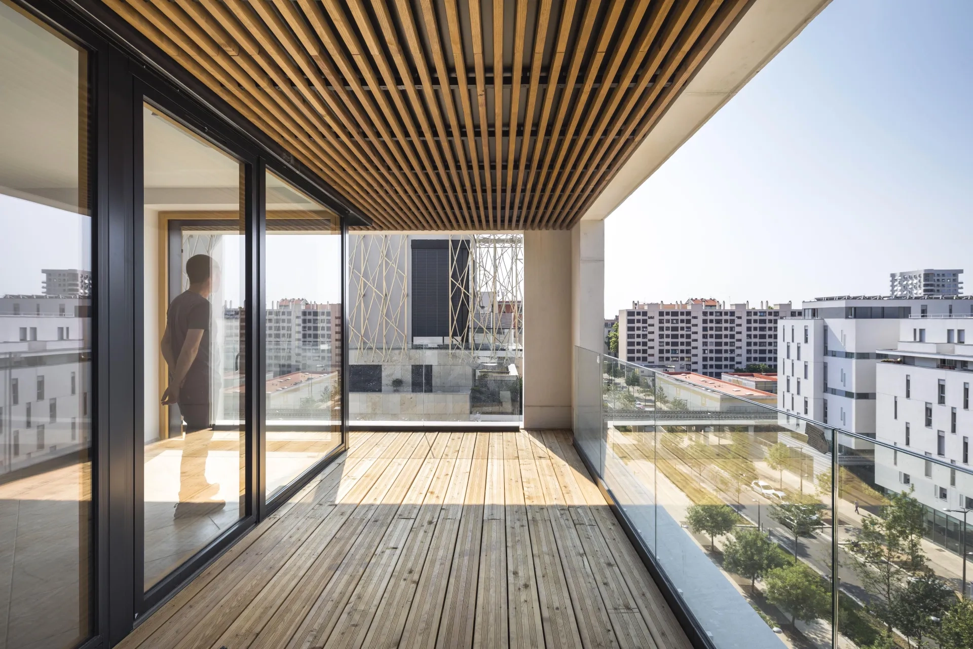 Des loggias profondes sont autant de prolongements extérieurs pour les appartements. LE_PENHUEL_Z ARCHITECTURE_Lyon_logt_Logements_S-Grazia_photo-SG-2018-LE_PENHUEL-Z_ARCH-logements-lyon-IMP-A-10_1.jpg