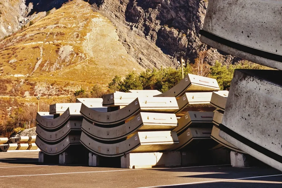 Sur un linéaire de 8 737 m de longueur à creuser, le tunnel atteint déjà plus de  4 000 m. 