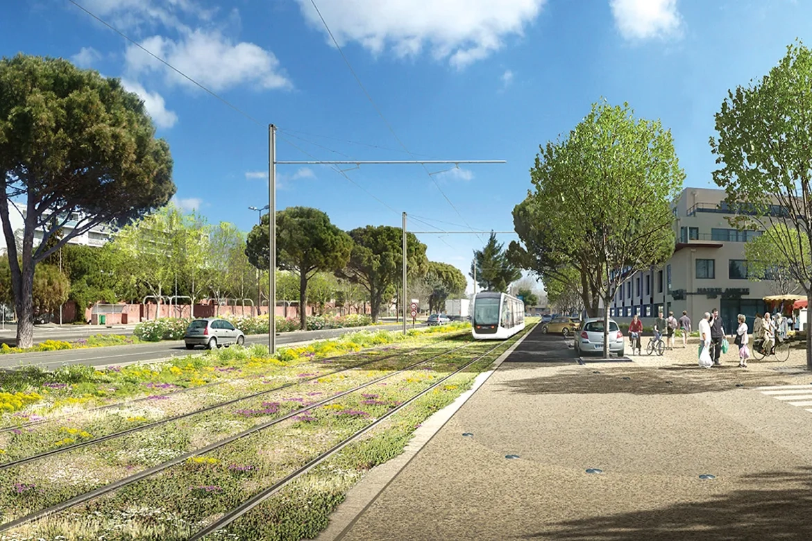 Vues d’artiste du tramway du Grand Avignon. La ligne 1 reliera le centre historique (la porte Saint-Roch et les remparts, en médaillon à droite) aux quartiers périphériques situés au sud et à l’est (ci-dessus). Vues d’artiste du tramway du Grand Avignon. La ligne 1 reliera le centre historique (la porte Saint-Roch et les remparts, en médaillon à droite) aux quartiers périphériques situés au sud et à l’est (ci-dessus).