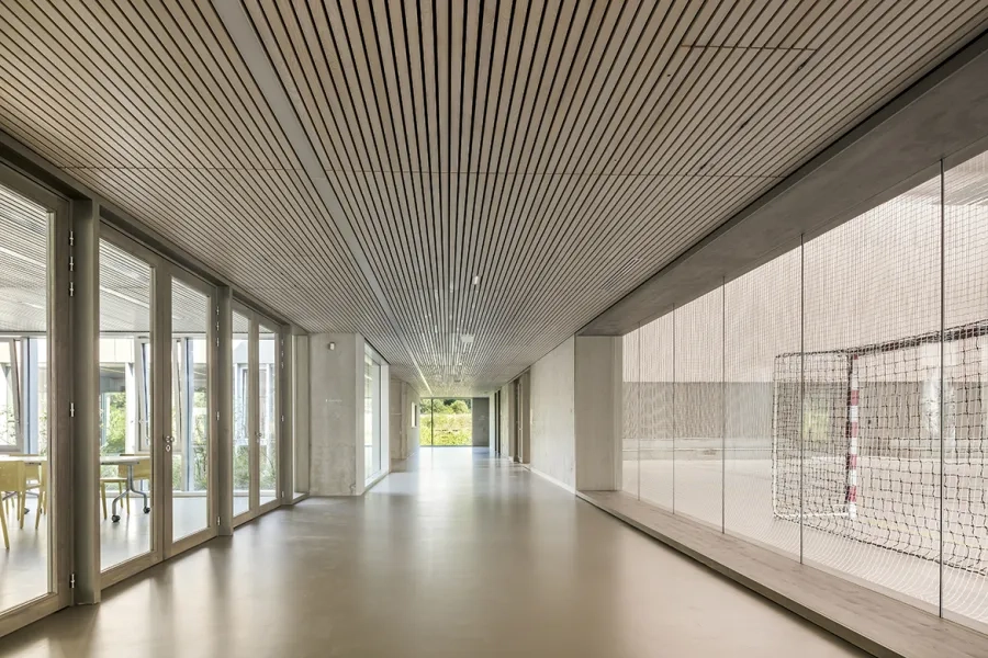 Les vues et les transparences donnent à voir les principaux lieux du gymnase. Les vues et les transparences donnent à voir les principaux lieux du gymnase.