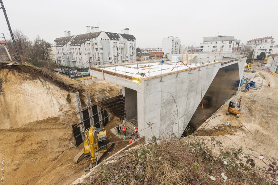 Ripage du pont-rail à Champigny.  