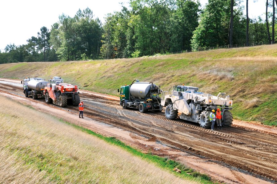 Le traitement a été effectué sur 35 cm de profondeur et 14 m de largeur.