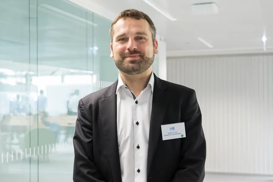 Matthias Sicard - Direction des Ventes pour DISRUPTIVE TECHNOLOGIES Matthias Sicard - Direction des Ventes pour DISRUPTIVE TECHNOLOGIES