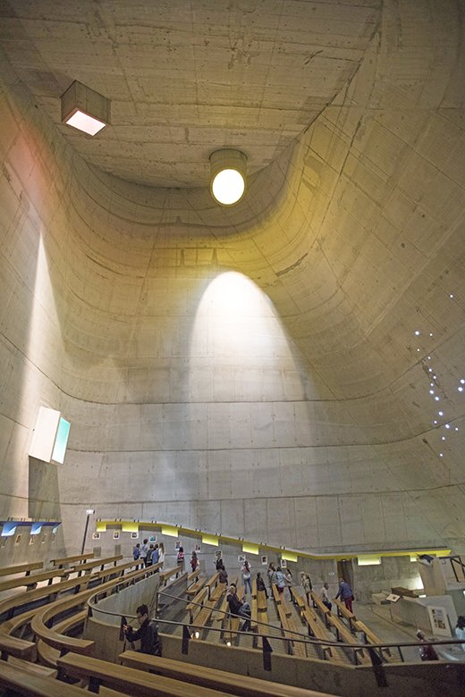 Nef de l’église Saint-Pierre Firminy (Conception : Le Corbusier, José Oubrerie).