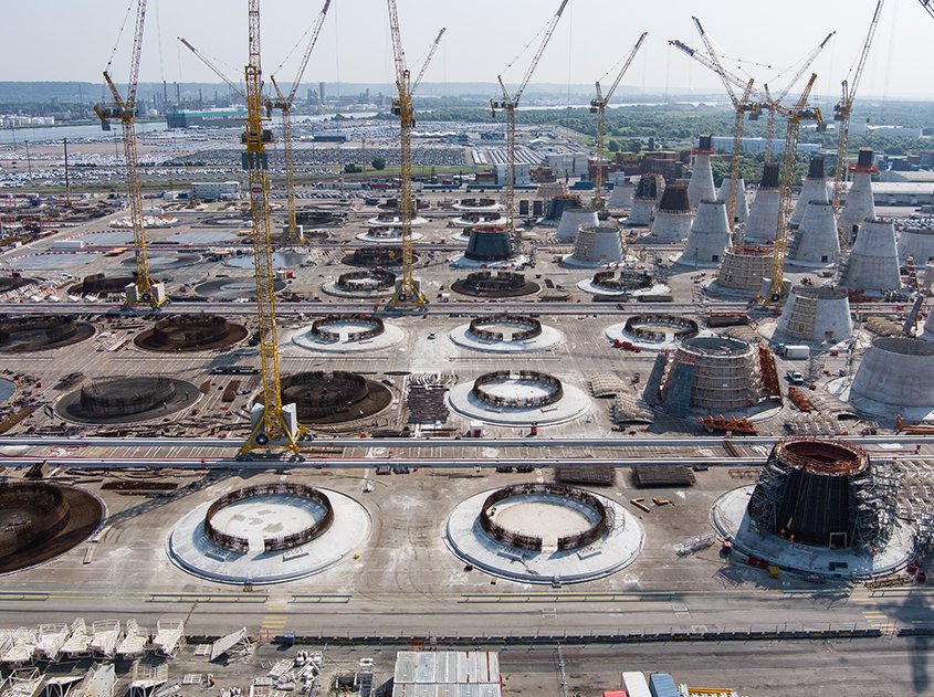 Cette usine à ciel ouvert de 27 ha comprenait quatre lignes de production. 