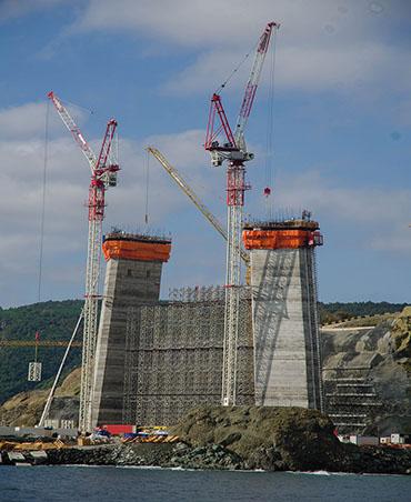 Ils sont réalisés jusqu’à 208 m de hauteur avec un coffrage glissant.