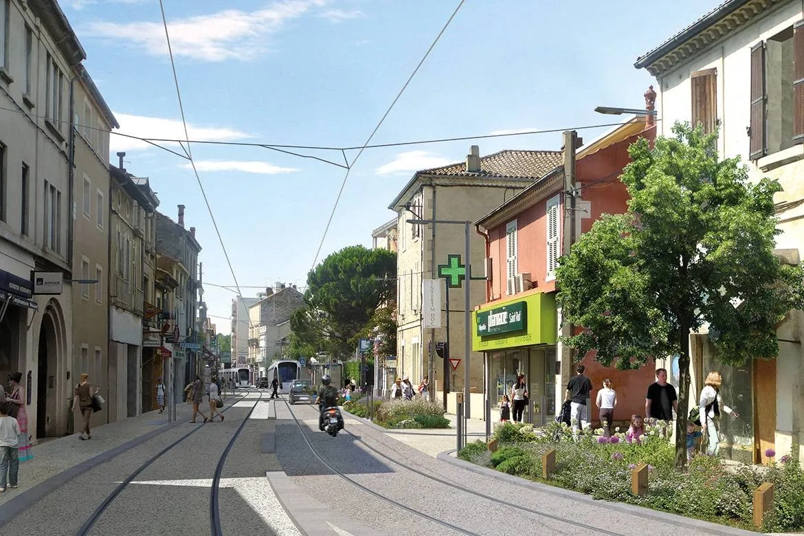 Vues d’artiste du tramway du Grand Avignon. La ligne 1 reliera le centre historique (la porte Saint-Roch et les remparts, en médaillon à droite) aux quartiers périphériques situés au sud et à l’est (ci-dessus). 